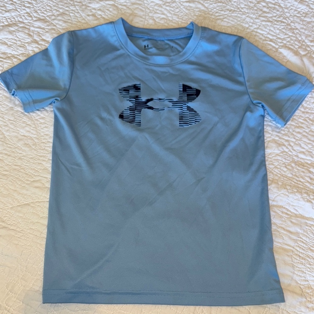 Boys Size 7 Under Armour Blue T-Shirt and Gray Shorts Set - Picture 4 of 6
